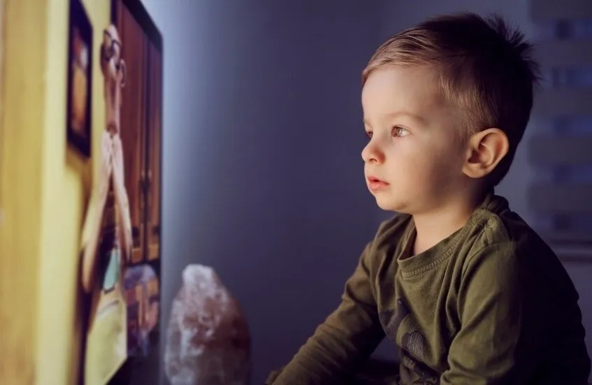 كيف تؤثر الرسوم المتحركة على تطور دماغ الطفل؟